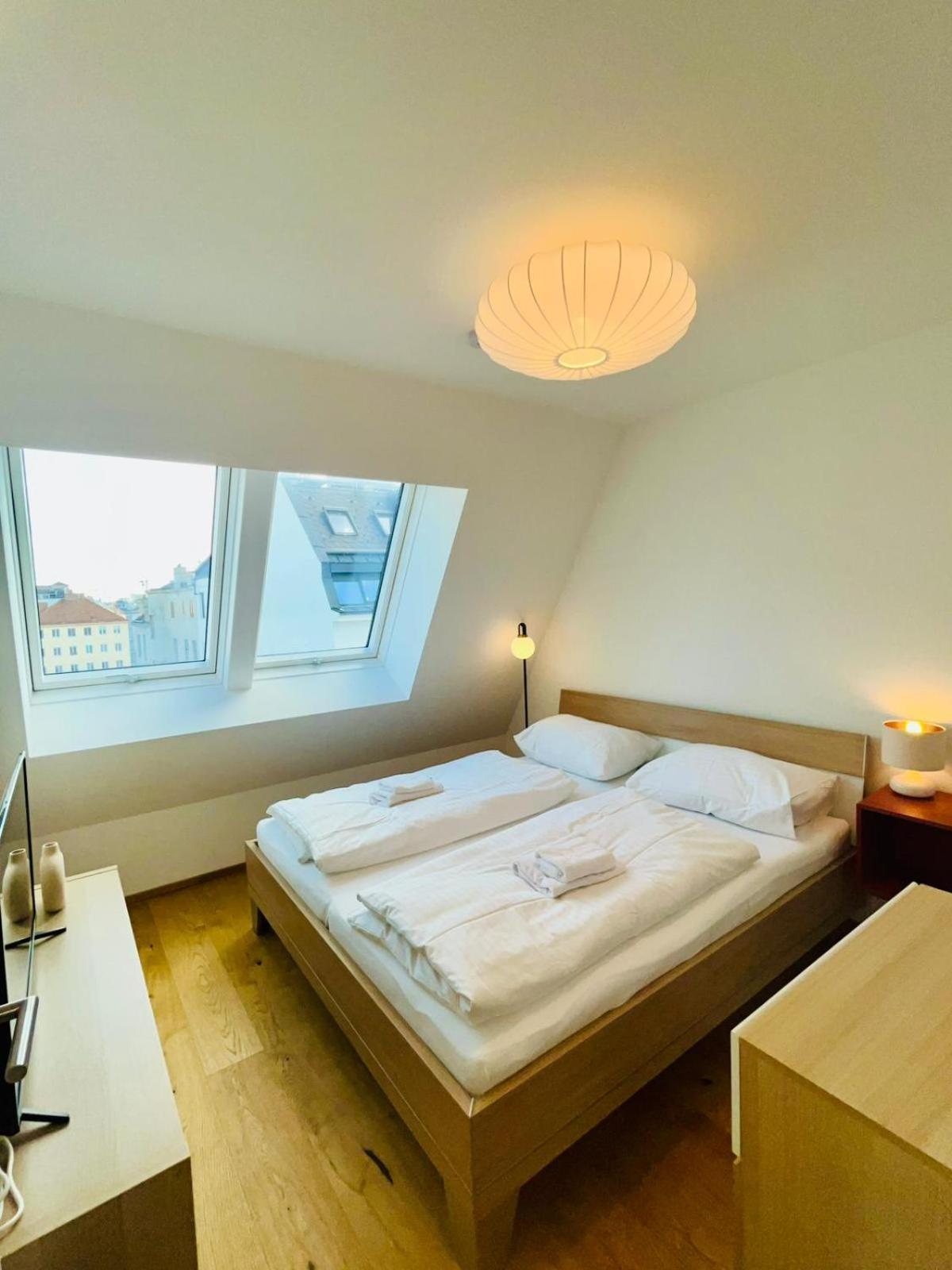 Orestaliving - Penthouse With Private Terrace Wenen Buitenkant foto