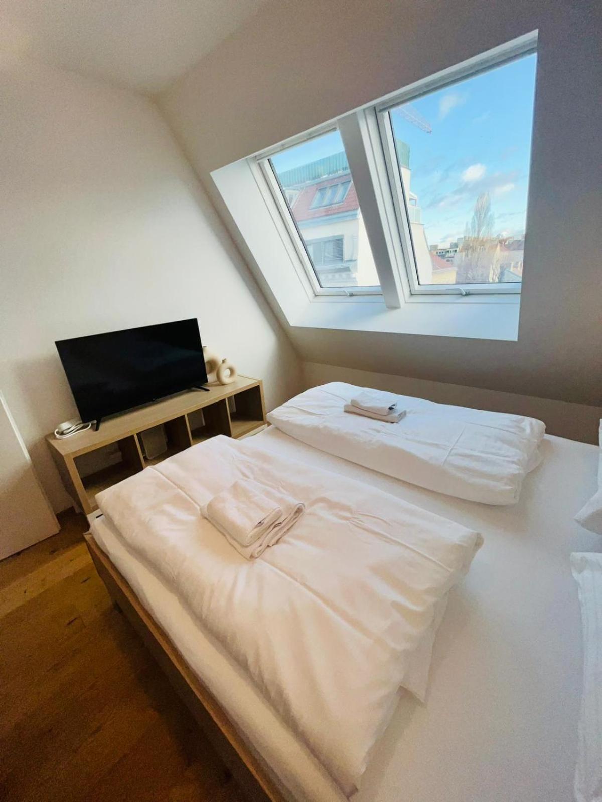 Orestaliving - Penthouse With Private Terrace Wenen Buitenkant foto